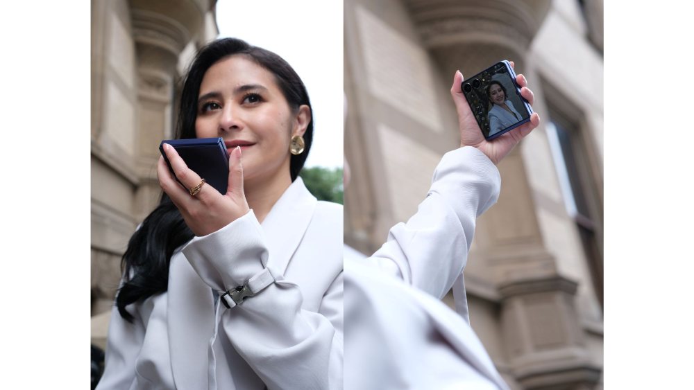 Prilly Latuconsina mencoba langsung keunggulan HP lipat Samsung terbaru, Galaxy Z Flip7.