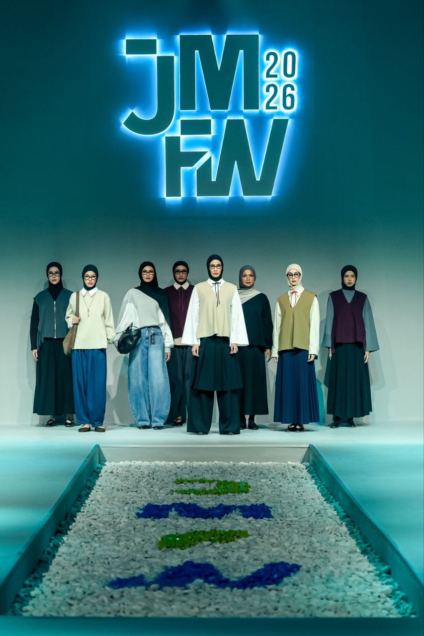 Melalui kolaborasi ini, Saba Modest x IKYK membuktikan bahwa busana tertutup tetap bisa tampil stylish dan fleksibel untuk berbagai kesempatan.