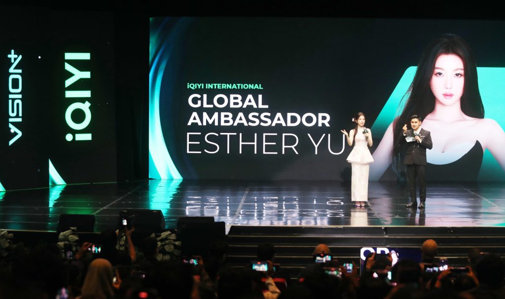 Hadir pula Esther Yu, sang global ambassador yang membuat suasana peluncuran semakin berkilau. Pesonanya memberikan warna glamor sekaligus memperkuat citra iQIYI sebagai pusat hiburan Asia yang modern, stylish, dan dekat dengan para penggemarnya—membawa aura selebritas yang sempurna untuk merayakan hadirnya Combo Asia.