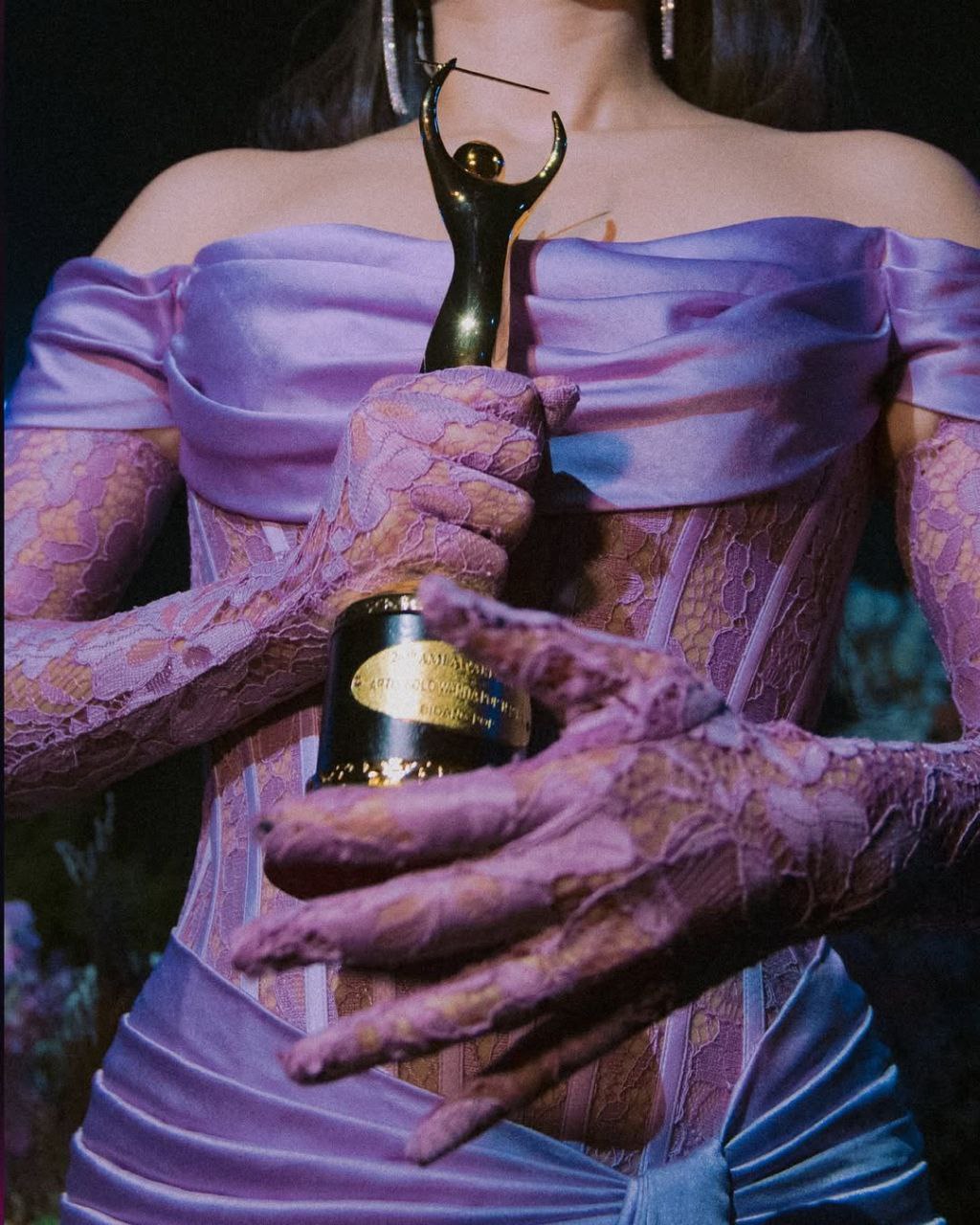 “Alhamdulillah, terima kasih Allah Swt yang sudah memberi aku musik, media untuk berkarya. Terima kasih buat semua Youraisa yang selalu mendengarkan musik aku. AMI pertama aku pada 2012, dan sekarang 2025 dapat AMI lagi,” ungkap Raisa dalam pidato kemenangannya. Ia juga mendedikasikan penghargaan untuk sahabatnya, Vidi Aldiano, yang tengah berjuang melawan kanker, serta tenaga medis dan pejuang kanker di luar sana.