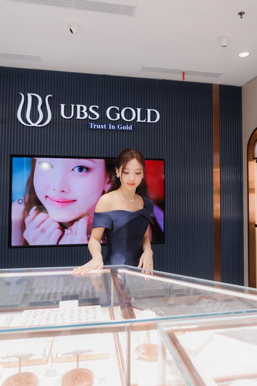 Sebagai wajah UBS Gold, Nayeon juga membagikan pesan positifnya. Ia mengaku bangga menjadi bagian dari keluarga UBS Gold dan senang dapat merepresentasikan perhiasan dengan desain elegan dan bermakna. Kehadirannya di Indonesia diharapkan dapat memberikan semangat baru di penghujung tahun, sekaligus mempererat hubungan UBS Gold dengan para penggemar dan pelanggan setianya, yang disebut sebagai Goldies.