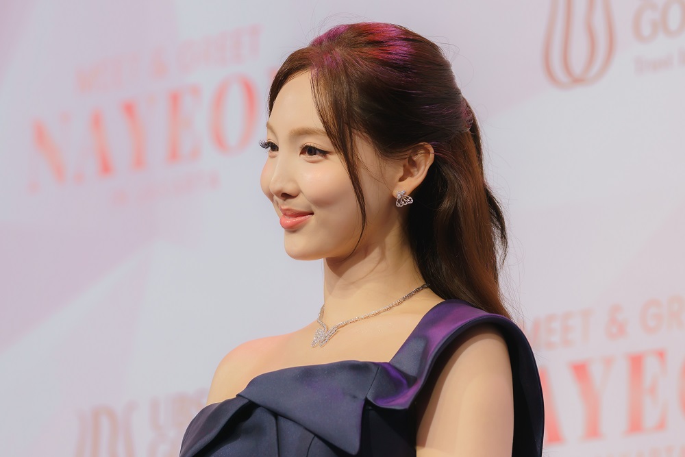 Menutup tahun 2025 dengan kilau istimewa, UBS Gold menghadirkan kejutan bagi pecinta emas dan penggemar K-pop dengan mendatangkan Nayeon TWICE ke Jakarta pada 19 Desember 2025. Kehadiran bintang global ini menjadi momen spesial yang memadukan dunia perhiasan emas dengan pesona pop culture internasional, sekaligus memperkuat posisi UBS Gold sebagai brand lokal yang kian mendunia.