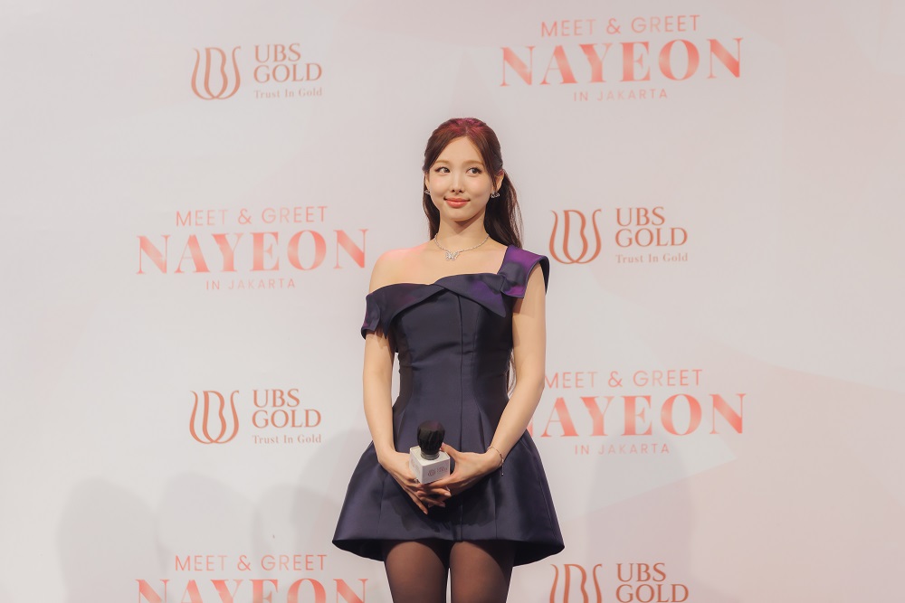 Kebahagiaan atas kolaborasi ini dibagikan langsung kepada masyarakat Indonesia melalui acara Meet & Greet bersama Nayeon yang digelar di Tribeca Park, Jakarta. Direktur UBS Gold, Catur Limas, menyampaikan bahwa perhiasan emas bukan sekadar aksesori, melainkan representasi diri. Hal ini sejalan dengan kampanye “I am 24K”, yang menekankan bahwa setiap individu memiliki nilai berharga layaknya emas murni 24 karat.