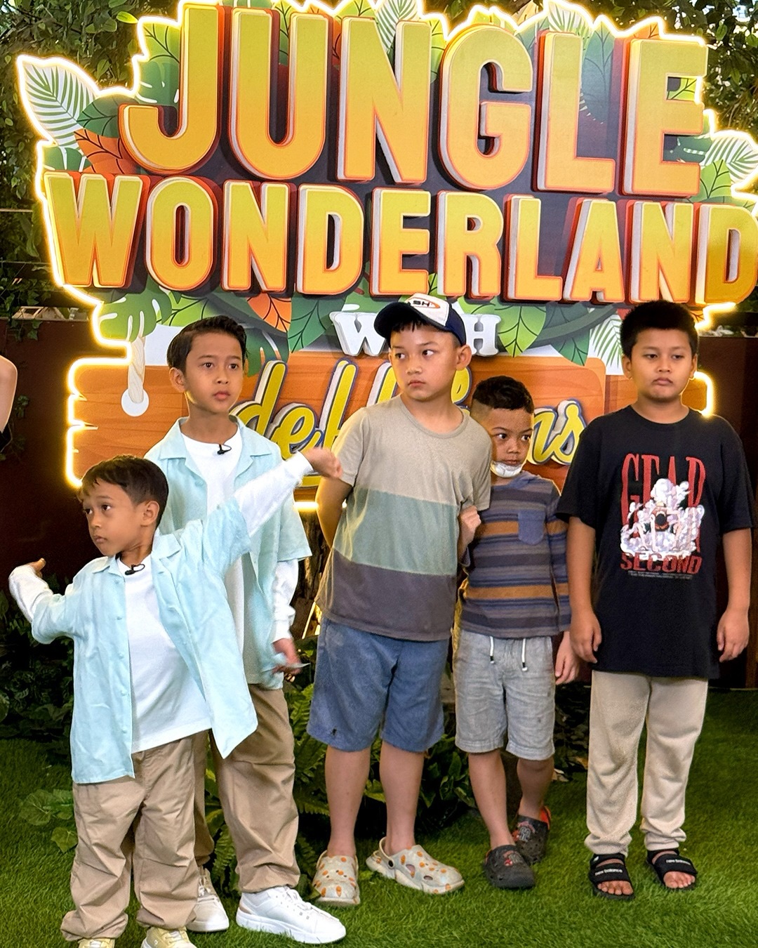 Hadirnya Jungle Wonderland with deHakims memperkaya pilihan hiburan keluarga di akhir tahun. Tanpa harus bepergian jauh, orang tua dan anak bisa menikmati waktu bersama, tertawa, berfoto, dan merasakan pengalaman liburan yang menyenangkan di satu tempat. Sebuah cara sederhana namun bermakna untuk menghabiskan momen libur bersama keluarga tercinta.