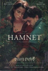 Hamnet adalah drama sejarah yang sangat kuat emosinya, disutradarai oleh Chloé Zhao — seorang pemenang penghargaan sebelumnya — dengan Jessie Buckley dalam peran utama yang menguras perasaan. Film ini menggambarkan dinamika keluarga dan keindahan narasi adaptasi dari novel terkenal yang mengisahkan kehidupan keluarga Shakespeare. Keberadaannya di Oscar menunjukkan kekuatan narasi yang mendalam dan performa luar biasa.