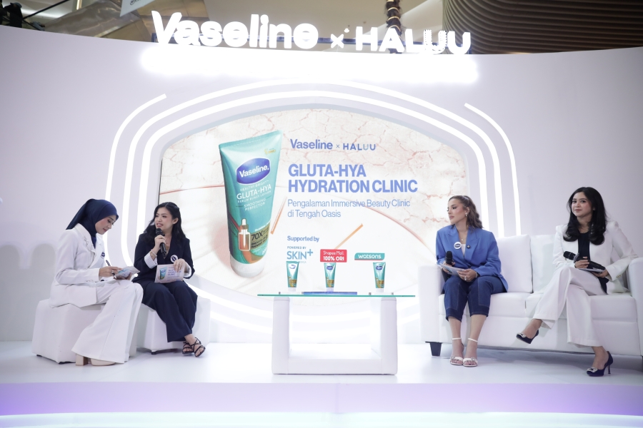 Kampanye ini menyoroti kondisi “kulit tandus” yang rentan muncul saat berpuasa akibat berkurangnya asupan cairan dan melemahnya skin barrier. Pengunjung dapat mengikuti rangkaian pengalaman interaktif mulai dari skin check, clinical tunnel, hingga konsultasi langsung di Hydration Clinic bersama SKIN+ Clinic, yang memberikan edukasi serta treatment hidrasi kulit tubuh.