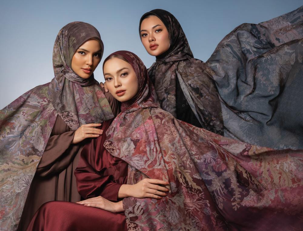 Buttonscarves