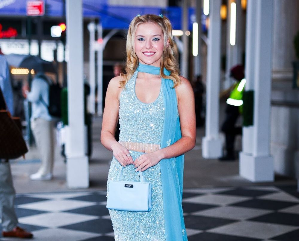 Lexi Minetree Tampil Memukau dengan Tas Kate Spade di Berbagai Momen Spesial di New York