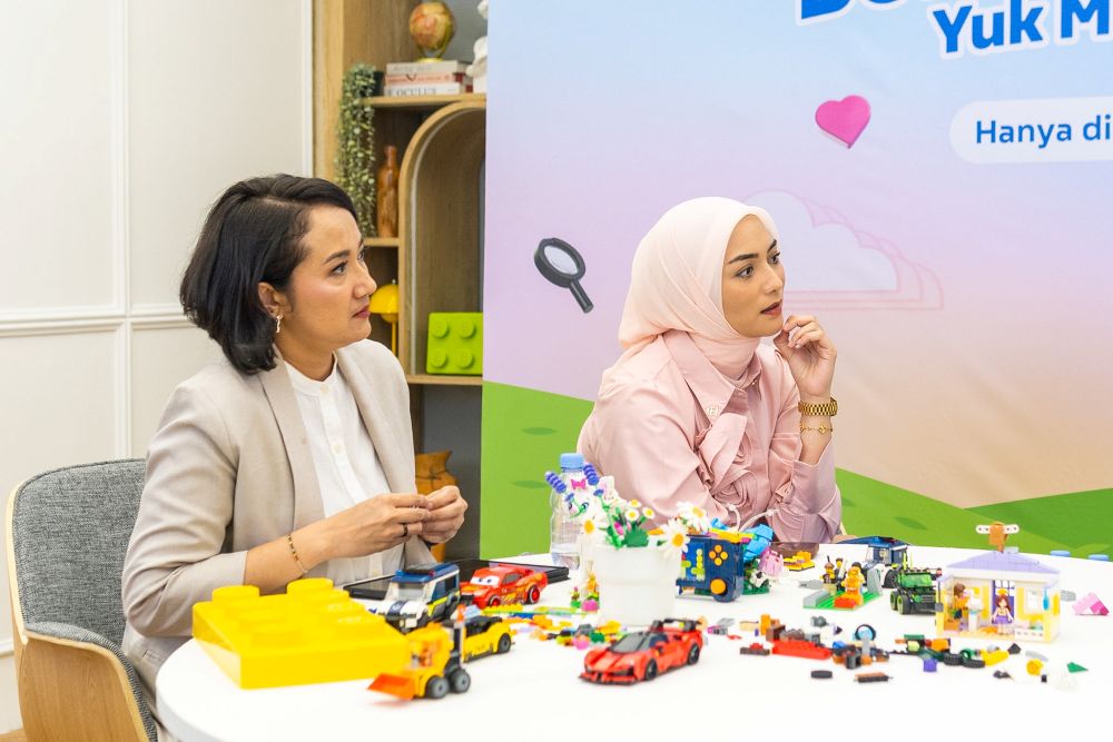 LEGO Online Official Store hosted the “Build & Bond: Yuk Main Bareng!” livestream with ShopeeLive Superstar