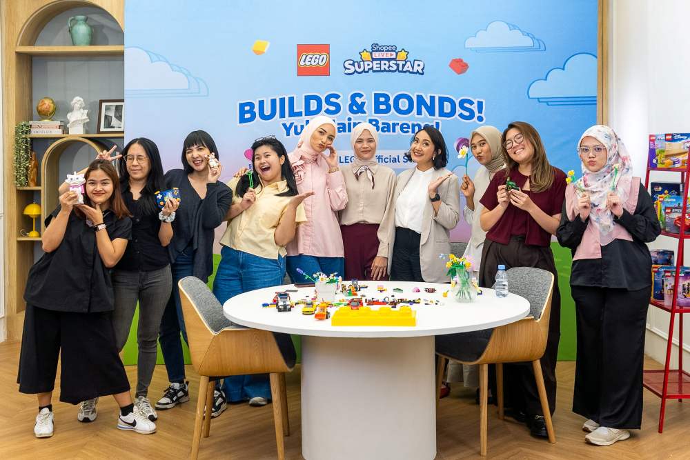 LEGO Online Official Store hosted the “Build & Bond: Yuk Main Bareng!” livestream with ShopeeLive Superstar