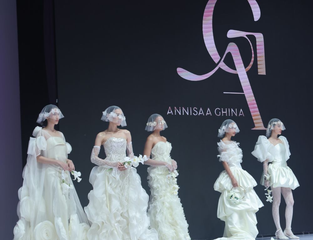Annisaa Ghina Rilis Debut Runway Perdana Lewat Koleksi Bridal “Whispering Clouds” di Indonesia Fashion Week 2026