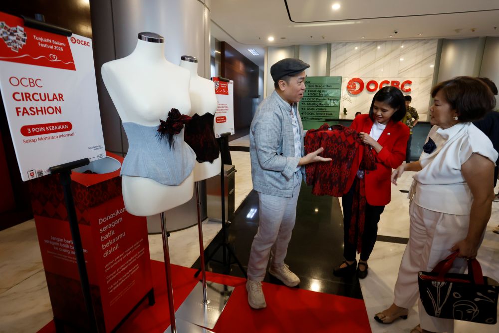 Melalui program ini, OCBC tidak hanya memperkuat kapasitas UKM melalui workshop, mentoring, dan kurasi, tetapi juga membantu mereka mengembangkan inovasi produk yang bernilai ekonomi sekaligus memberikan dampak positif bagi lingkungan.  Sebanyak 50 UKM, terdiri dari 25 pelaku usaha kuliner dan 25 pelaku usaha fesyen serta kriya, mengikuti rangkaian program intensif untuk mengintegrasikan prinsip sustainability ke dalam produk dan model bisnis mereka berkolaborasi dengan Femalepreneur Indonesia.