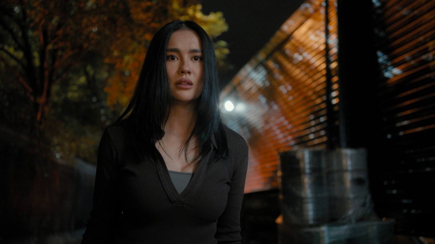 Agnez Mo membawa sisi berbeda dalam debutnya di produksi Hollywood lewat perannya sebagai Lila Hoth di Reacher Season 4. Serial ini resmi hadir di Prime Video pada 12 Agustus 2026 dan menjadi salah satu langkah besar Agnez di dunia akting internasional.