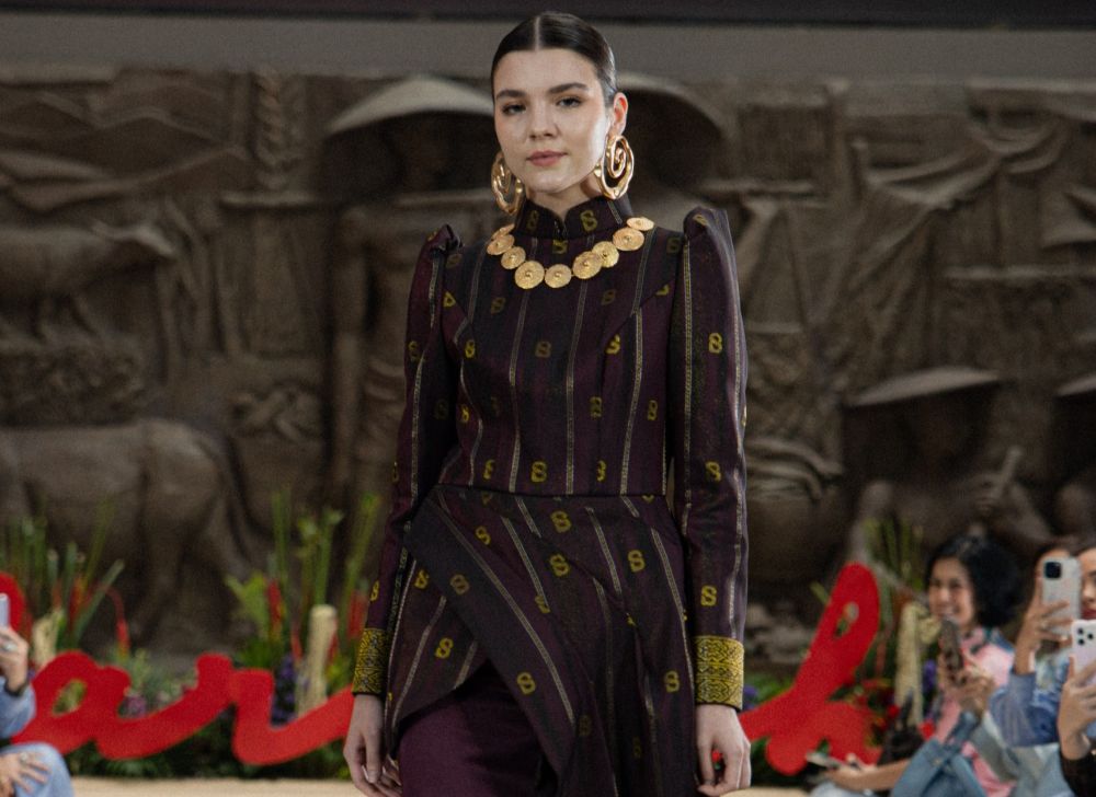 kolaborasi Sarinah dengan Buttonscarves menghadirkan Songket Collection