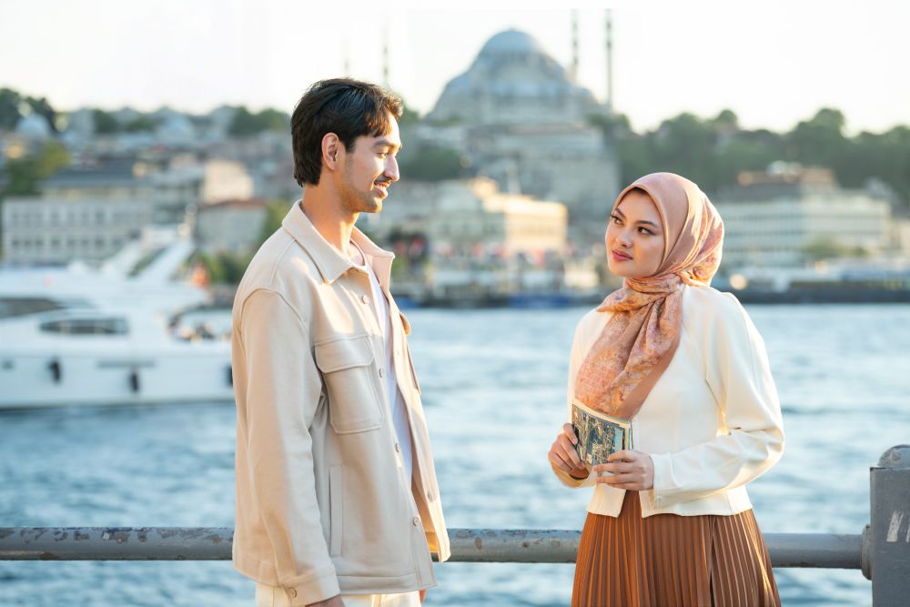 Buttonscarves introduces the Istanbul Series, a scarf collection inspired by the beauty and artistry of Istanbul