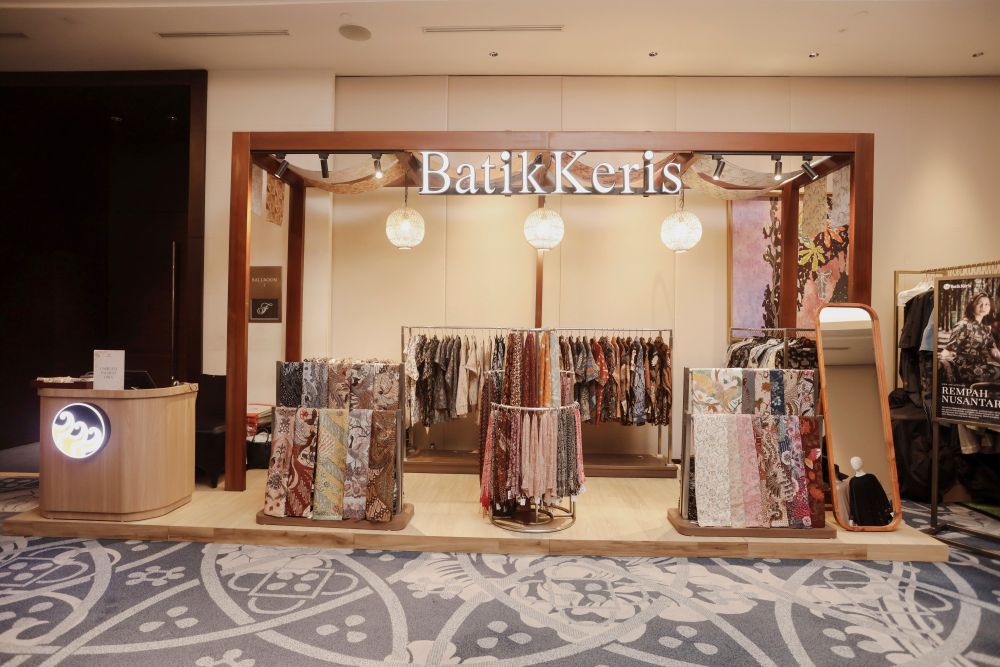 Batik Keris berkolaborasi dengan Perkumpulan Perempuan Lintas Profesi Indonesia (PPLIPI) menghadirkan perayaan batik yang memadukan fashion, warisan budaya, dan aksi sosial