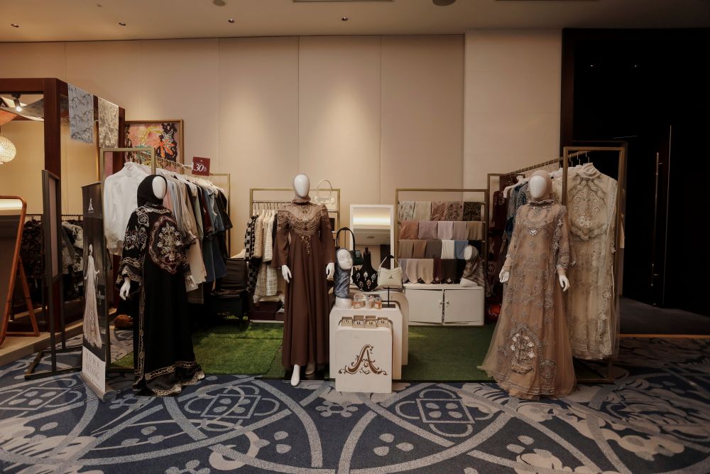 Batik Keris berkolaborasi dengan Perkumpulan Perempuan Lintas Profesi Indonesia (PPLIPI) menghadirkan perayaan batik yang memadukan fashion, warisan budaya, dan aksi sosial