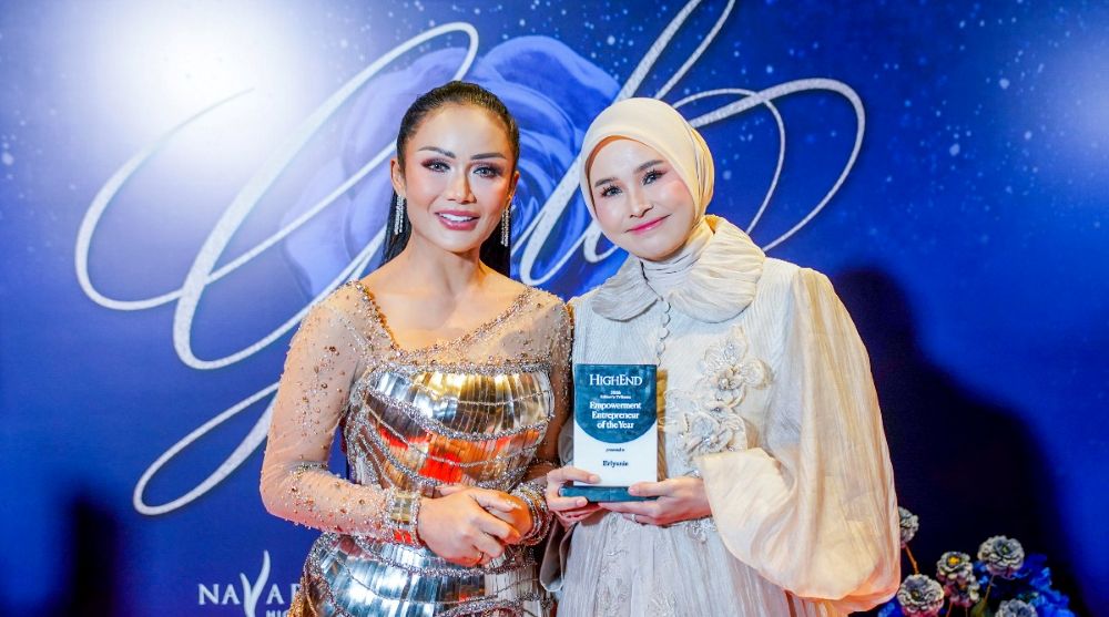 Sosok Erlyanie, yang akrab disapa Bunda Erly, bersama Krisdayanti